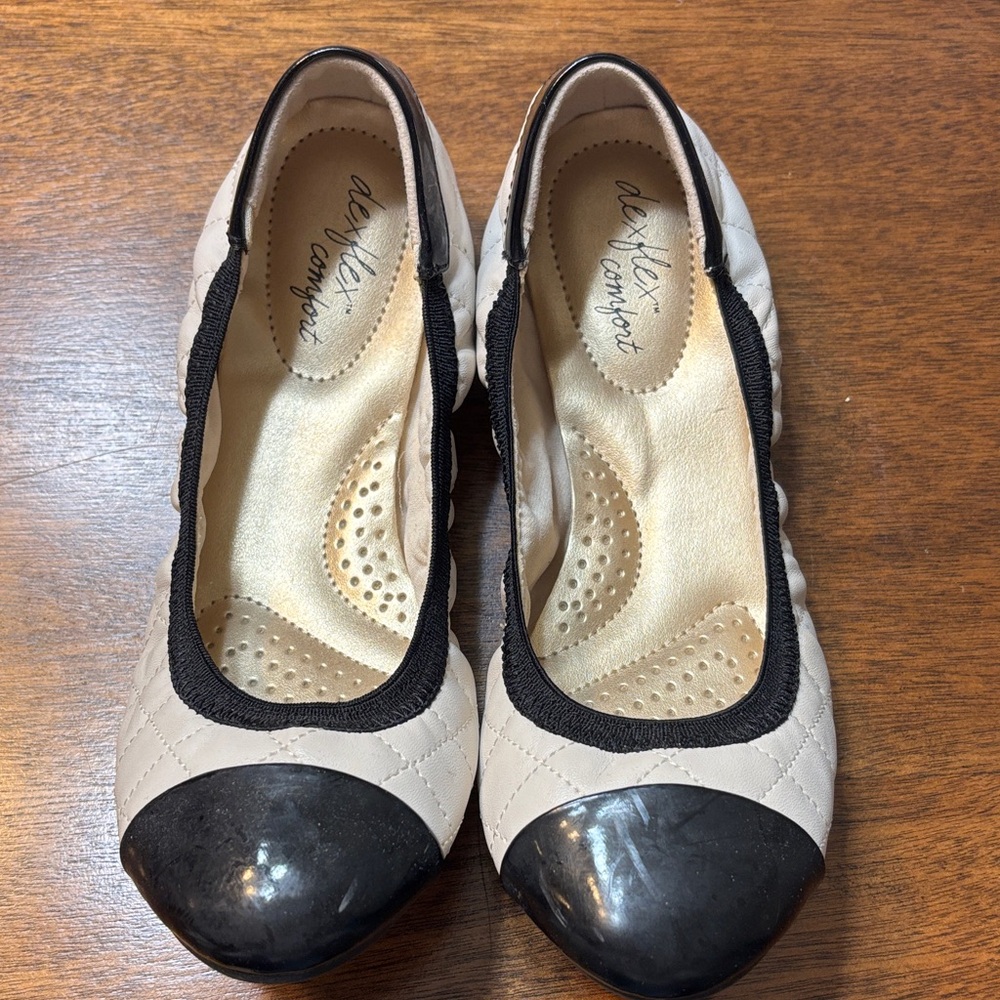 Anne Klein Beige and Black Quilted Flats